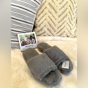 Bear Paw Women’s Slippers size Large